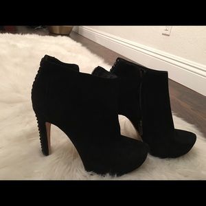 Vince Camuto hot shoe